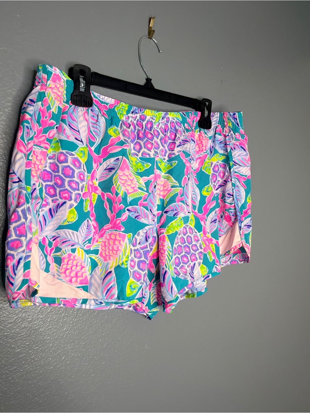 Lilly Pulitzer Luxletics Athletic Shorts with Tropical Pink Accents XL NWOT